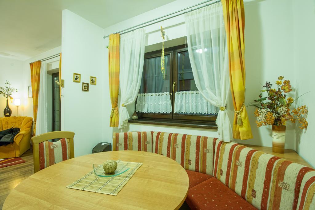 Vila Helena - Apartment Helena 2 Ruzomberok Bagian luar foto