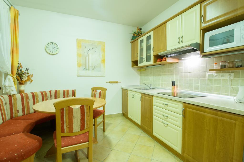 Vila Helena - Apartment Helena 2 Ruzomberok Ruang foto